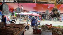 Aktivitas jual beli di salah satu pasar tradisional sarolangun