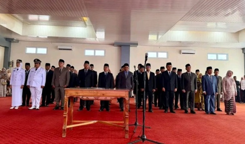 Tampak sejumlah pejabat yang dilantik Bupati Kerinci, Monadi