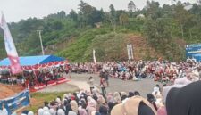 Tampak ribuaan orang hadiri CFD dalam rangka HARDIKNAS di Tugu PKK Bukit Tengah
