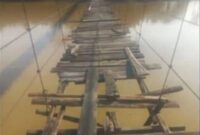Tampak Kondisi Jembatan Gantung Dusun Teluk pandak yang rusak parah