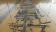 Tampak Kondisi Jembatan Gantung Dusun Teluk pandak yang rusak parah