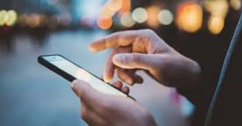 Ilustrasi pengguna smartphone