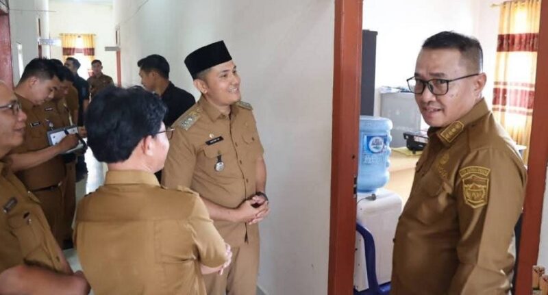 Wako Alfin saat Sidak Kantor Camat Sungai Bungkal