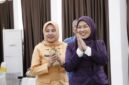 Ketua Tim Penggerak PKK Kota Sungai Penuh, Sri Kartini Alfin saat membuka kegiatan Bimbingan Teknis (Bimtek) Tim Pembina Posyandu 