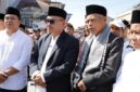 Walikota Sungai penuh dan Wakil Walikota Sungai Penuh, Alfin-Azhar saat menghadiri penyembelihan hewan qurban di Masjid Raya