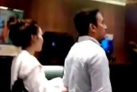 Ayu tingg ting terlihat menggandeng seorang pria yang disebut Muhammad Kevin Gusnadi. Muhammad Kevin Gusnadi