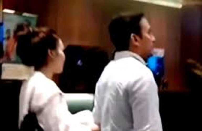 Ayu tingg ting terlihat menggandeng seorang pria yang disebut Muhammad Kevin Gusnadi. Muhammad Kevin Gusnadi