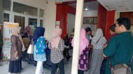 Antrian nasabah yang terjadi di bank jambi bulan lalu