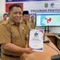 Kadis Diskominfo Kerinci, Yulldi Candra saat menyerahkan proposal pembangunan jaringan telekomunikasi kepada Kementerian Komunikasi dan Digital.