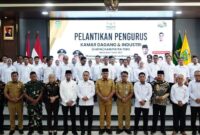 fOTO BERSAMA Bupati Tebo, Agus Rubiyanto dengan pengurus KADIN Tebo