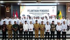 fOTO BERSAMA Bupati Tebo, Agus Rubiyanto dengan pengurus KADIN Tebo