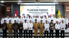 fOTO BERSAMA Bupati Tebo, Agus Rubiyanto dengan pengurus KADIN Tebo