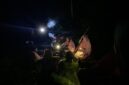 Upaya penjemputan pengunjung danau kaco oleh petugas dan warga