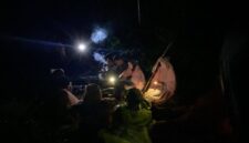 Upaya penjemputan pengunjung danau kaco oleh petugas dan warga
