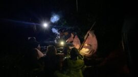 Upaya penjemputan pengunjung danau kaco oleh petugas dan warga