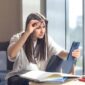 Ilustrasi pengguna Smartphone dengan screen time tinggi