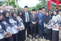 Foo bersama Walikota Jamhi, Maulana bersama Gubernur Jambi, H Alharis pada acara Hardiknas Kota Jambi