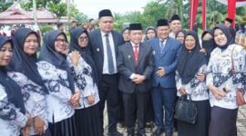 Foo bersama Walikota Jamhi, Maulana bersama Gubernur Jambi, H Alharis pada acara Hardiknas Kota Jambi