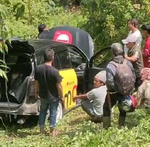 Potongan video mobil masuk jurang di lubuk nagodang. sumber; Biz samudra