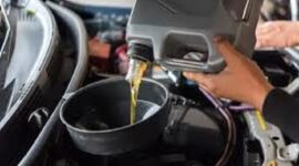 Ilustrasi ganti oli mesin mobil