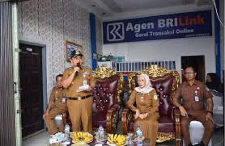 Wali Kota Jambi Maulana resmi saat launching pasar murah Kota Jambi