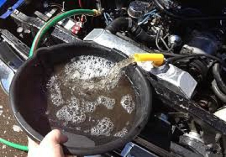 Cara buang angin saaat isi air radiator mobil