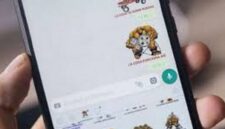 Ilustrasi cara membuat stiker whatsapp di Iphone