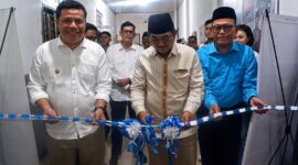 Bupati Tanjab Barat Anwar Sadat saat meresmikan Podcast Youth Center dan Co-Working Space pertama di Provinsi Jambi.