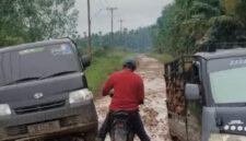 Tampak Kondisi jalan Kondisi jalan di Desa Sungai Jambat, Kecamatan Sadu, Kabupaten Tanjung Jabung Timur,