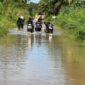 Tampak Kondisi Jalan Sapat ujung unit 6 Rimbo Bujang Tebo digenangi air