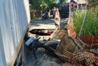 Tampak kendaraan milik warga sungai penuh selaku pengencer telur yang rusak diduga akibat kecelakaan