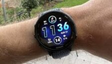 Tampilan smartwatch Garmin Forerunner 970