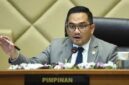 Foto ; Ketua Komisi II DPR RI, Rifqinizamy Karsayuda

Baca artikel detiknews, 