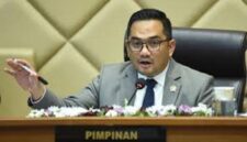 Foto ; Ketua Komisi II DPR RI, Rifqinizamy Karsayuda

Baca artikel detiknews, 