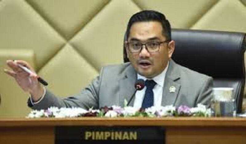 Foto ; Ketua Komisi II DPR RI, Rifqinizamy Karsayuda

Baca artikel detiknews, 