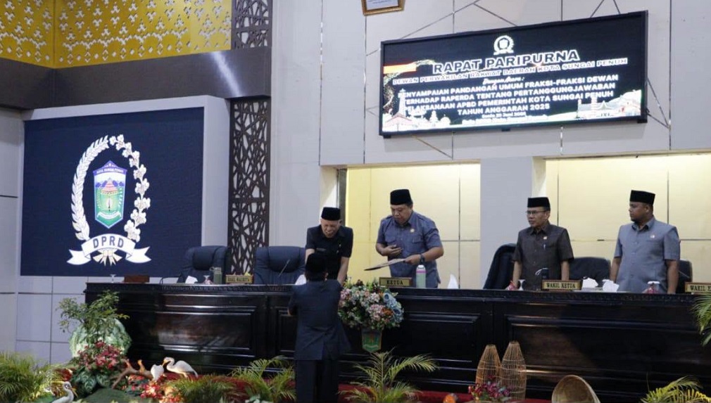Wakil Wali Kota Azhar Hamzah Apresiasi Pandangan Fraksi DPRD pada Paripurna Raperda Pertanggungjawaban APBD 2025