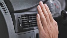 Cara mengatasi AC mobil kurang dingin