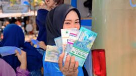 Ilustrasi Emak-emak cuan dengan FB pro