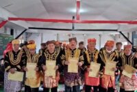 Bupati Kerinci, Monadi dan Anggota DPRD Kerinci, Tomi Emiral TERIMA Gelar adat Kehormatan dari lembaga adat Belui