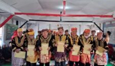 Bupati Kerinci, Monadi dan Anggota DPRD Kerinci, Tomi Emiral TERIMA Gelar adat Kehormatan dari lembaga adat Belui