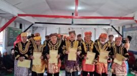 Bupati Kerinci, Monadi dan Anggota DPRD Kerinci, Tomi Emiral TERIMA Gelar adat Kehormatan dari lembaga adat Belui
