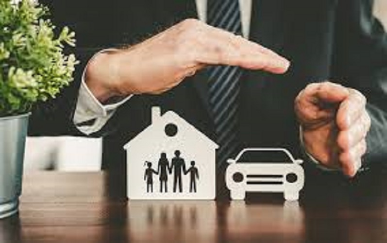 Combine home and auto insurance