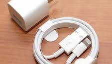 Ilustrasi Cara membedakan charger iPhone original dan palsu
