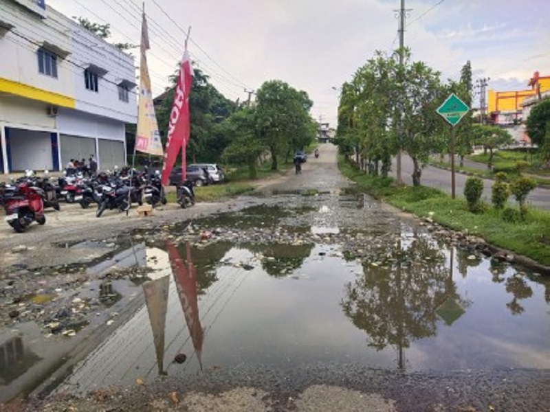 Tampak salah satu titik lokasi kerusakan jalan di Bangko