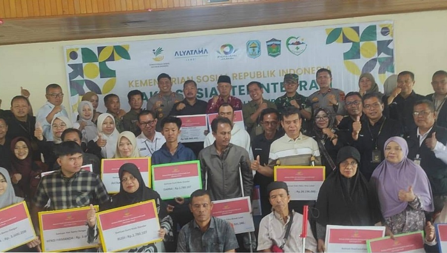 Kota Sungai Penuh dan Kabupaten Kerinci mendapat layanan kesehatan dan bantuan sosial melalui Bakti Sosial Terintegrasi yang digelar Kementerian Sosial RI