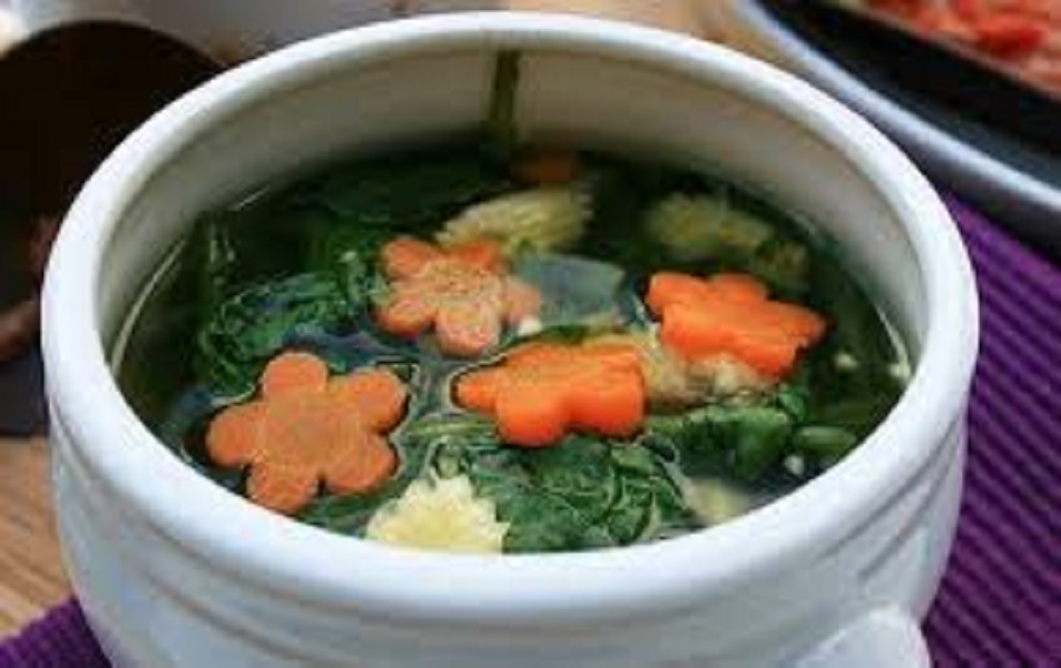 Sayur bayam salah satu makanan yang tidak boleh dipanaskan berulang kali karena bisa berisiko bagi kesehatan