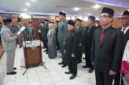 Bupati Tanjung Jabung Timur saat memimpin pengambilan sumpah jabatan pejabat yang dilantik