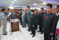 Bupati Tanjung Jabung Timur saat memimpin pengambilan sumpah jabatan pejabat yang dilantik