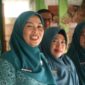 Ketua TP-PKK Kota Sungai Penuh, Sri Kartini Alfin saat meninjau persiapan Desa Pondok Agung Hadapi Lomba PKK Tingkat Provinsi