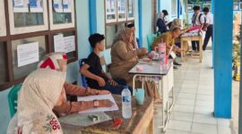 Tampak Anak SAD saat mendaftar di SMA di Tebo